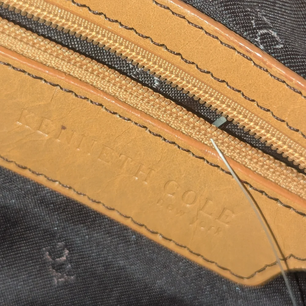 Kenneth Cole Vintage Y2K Brown Leather Shoulder Bag